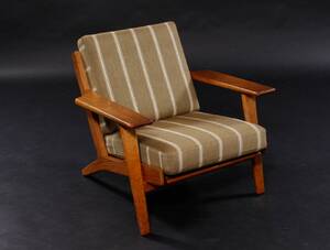 Hans J. Wegner. Lavrygget lænestol, model GE-290