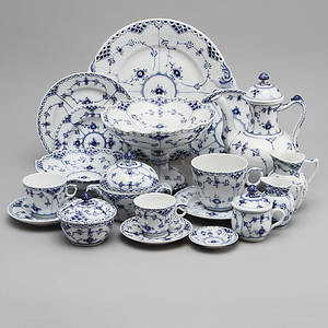 KAFFESERVIS, 55 st, porslin,  Helblond Musselmalet, Royal Copenhagen.