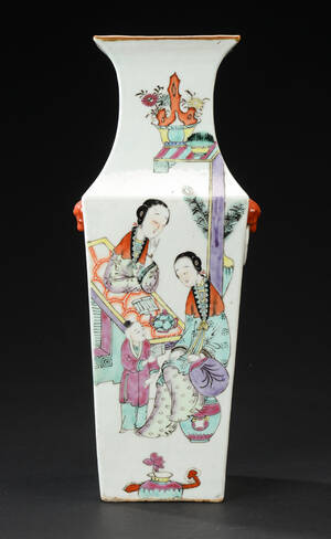 Firsidet kinesisk vase af porcelæn, 18001900-tallet Denne vare er sat til omsalg under nyt varenummer 4567547