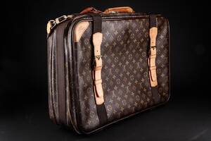 Louis Vuitton. Rejsekuffert. Monogram canvas. Model Satelite 53