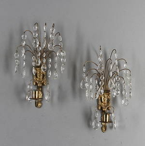 VÄGGLYSTRAR, ett par, 1900-talets första hälft.