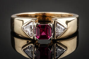 Brillantring af guld 18 kt. med syntetisk rubin. Denne vare er sat til omsalg under nyt varenummer 4175833