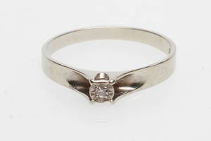 VITGULDSRING, 18k guld, vikt ca 1,7 gr.