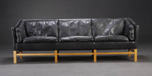 Grandt design. Tre-personers sofa, sort læder