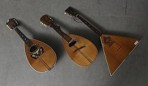 STRÄNGINSTRUMENT, 3 st, bland annat Italien, 1900-tal.