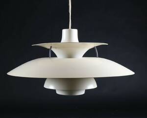 Poul Henningsen. PH5 pendel, skærme med hvid lakeret aluminium Denne vare er sat til omsalg under nyt varenummer 4963825