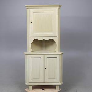 HÖRNSKÅP, 1900-tal.