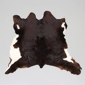 KALVSKINN, ca 100 x 100 cm.