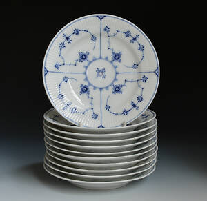 Royal CopenhagenKgl. P. Musselmalet, riflet. 11 frokosttallerkener 117811