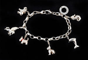 ARMBAND mit 6 Charms, Thomas Sabo, 925er Silber, ca. 45,7 g.