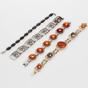 ARMBAND, 4 st, bl.a. silver, 1900-tal.