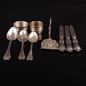 BESTICK, TÅNG SAMT SERVETTRINGAR, silver.