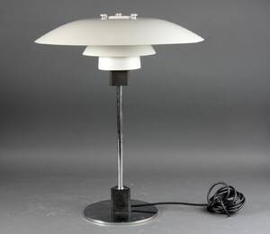 Poul Henningsen. PH 43 bordlampe