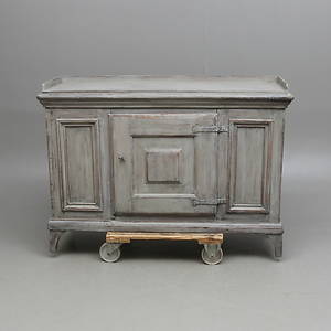 SKÄNK, gråmålad, 1800-tal.