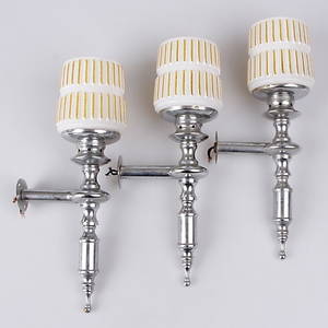 VÄGGLAMPOR, 3 st. Metall med glaskupa, 1900-talets mitt.