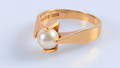RING MED PÄRLA, 18K, ALTON, 1964.
