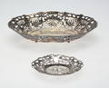 SILVERFAT, GENOMBRUTEN DEKOR, 2 st, silver, bl a Gewe, 1900-tal.