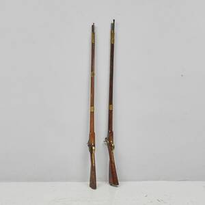 Slaglåsgevär, 2 st. Längd 147cm