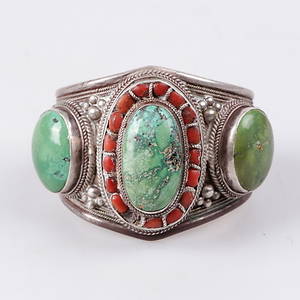 ARMBAND, silver, turkoser samt röda stenar, möjligen jaspis, orientalisk.