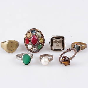 RINGAR, 7 st. Metall samt olika stenar, orientaliska.