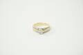 Guldring 18 k med stenar