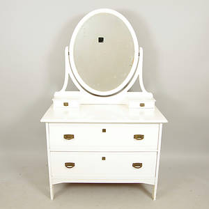 SPEGELBYRÅ, vitmålad, 1900-talets mitt.