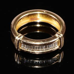 RING, 18k guld, Baguetteslipade diamanter tot.0.89 ct, Juvelateljen Evert Lindberg AB , 1993.