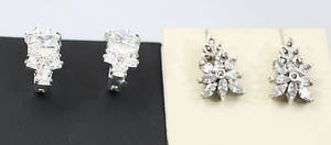 ÖRHÄNGEN, sterlingsilver, vita stenar och markasiter, 2 par, 2000-tal.