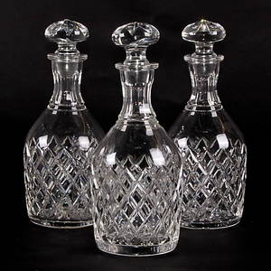 KARAFFER, 3 st. Glas, med slipad dekor, 1900-tal.