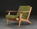 Hans J. Wegner. Lænestol af egetræ, model 290