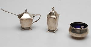 SALTKAR, 3 st, samt SKEDAR, 2 st, silver, England, 1900-tal.