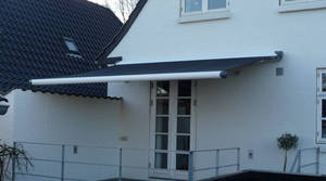 Markise 4 meter, lukket aluminiumskasse. Med muligvis defekt motor