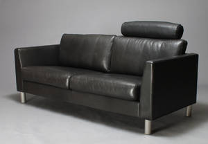 Dansk møbelproducent. Tre pers. sofa