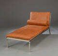 Rune Krøjgaard  Knut Bendik Humlevik for NORR11. Chaiselongue model Man, rustfrit stål og cognacfarvet læder