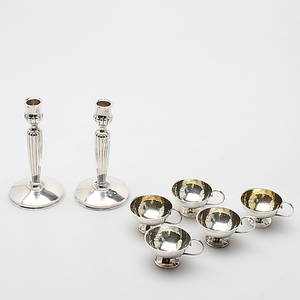 LJUSSTAKAR och punschkoppar, silver, 7 delar, 1900-tal.