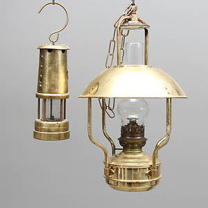 TAKFOTOGENLAMAP och GRUVLYKTA, mässing, 1900-tal.