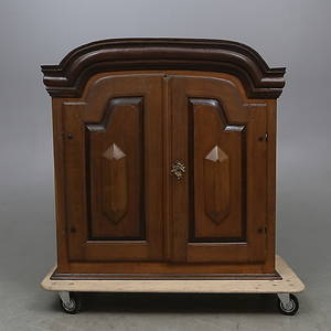 SKÅPÖVERDEL, till köksskåp, 1700-tal.