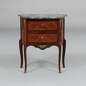 BYRÅ, gustaviansk stil, 1900-tal.