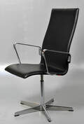 Arne Jacobsen. Armstol, model 3273 Oxford mellemhøj ryg 