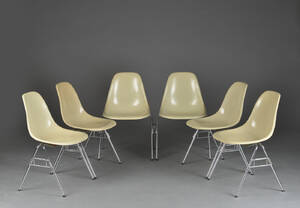 Ray og Charles Eames. Seks skalstole, model DSS, cremehvid glasfiber 6