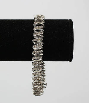 ARMBAND, 14K vitguld, diamanter totalt 5,50 carat.