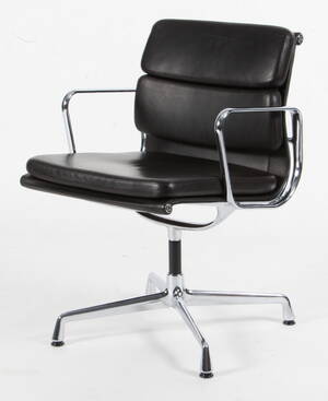 Charles Eames. Soft Pad armstol, model EA-208