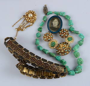 DIVERSE SMYCKEN, mm, 9-delar.