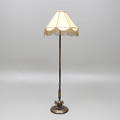 GOLVLAMPA, metall, 1900-tal.