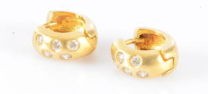 DIAMANTÖRHÄNGEN, 1-par, 14K.