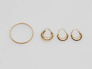 RING SAMT ÖRHÄNGEN, 18k guld, vikt ca 5,5 gr.