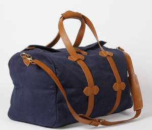 Mads Bruun Collection. Weekendtaske af blå canvas og naturfarvet kernelæder