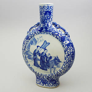 PILGRIMSFLASKA, porslin, Kina, signerad Chien Lung.