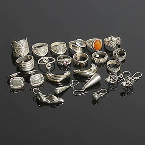 RINGAR, ÖRHÄNGEN och MANSCHETTKNAPPAR, 23 delar, silver, 1900-tal. Total vikt 77 gram.