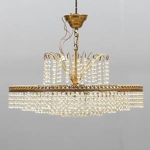 TAKLAMPA, plafondmodell, behängd med prismor, 1900-tal.